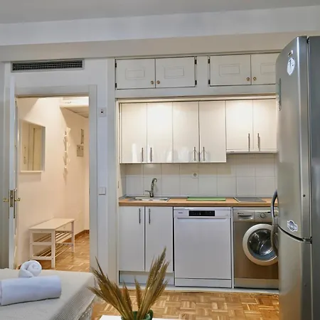 For You Rentals Luminoso Y Practico Apartamento Temporal En El Barrio Del Pilar Hrl5 Madrid Exterior photo