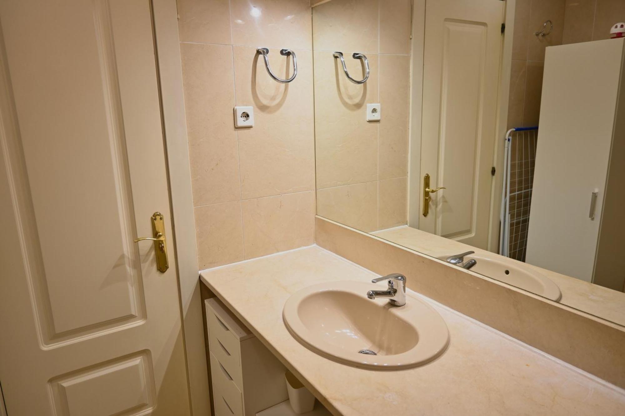Appartement For Luminoso Y Practico Temporal En El Barrio Del Pilar Hrl5