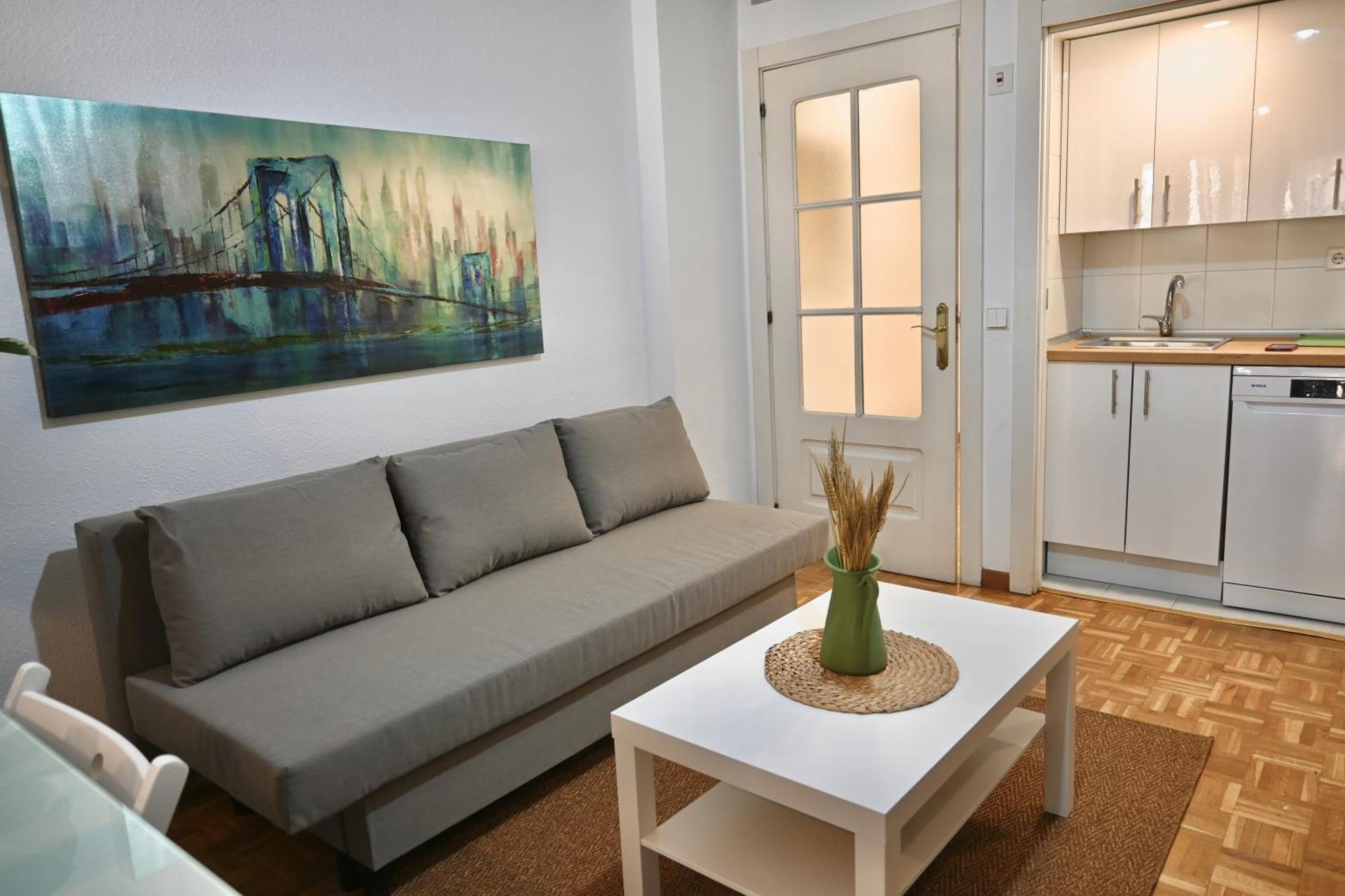 Appartement For Luminoso Y Practico Temporal En El Barrio Del Pilar Hrl5 *